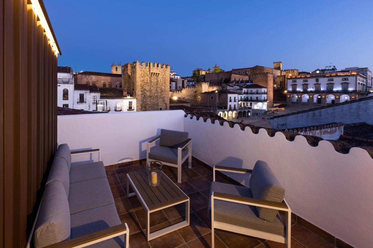 Apartamentos El Patio Plaza Mayor Caceres Exterior photo